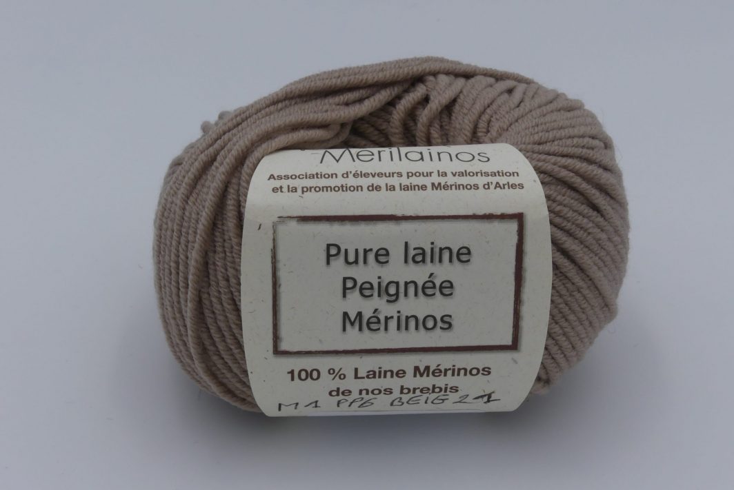 pelote de laine mérinos peignée beige 6 brins