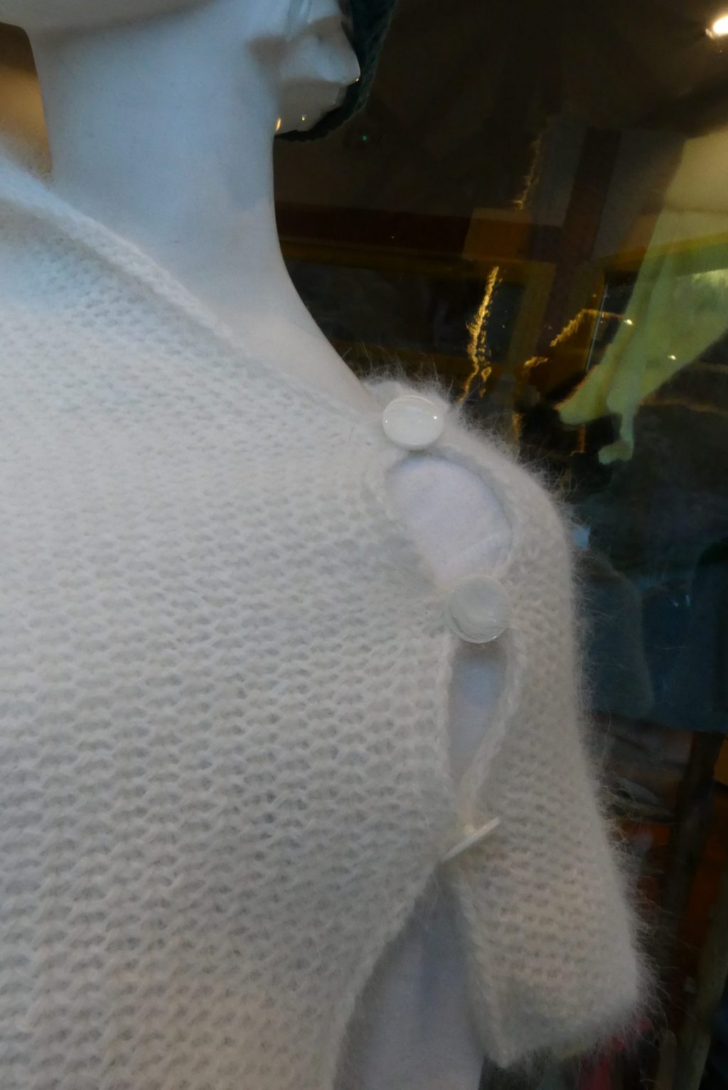 poncho angora 3 boutons douceur plus écru 2
