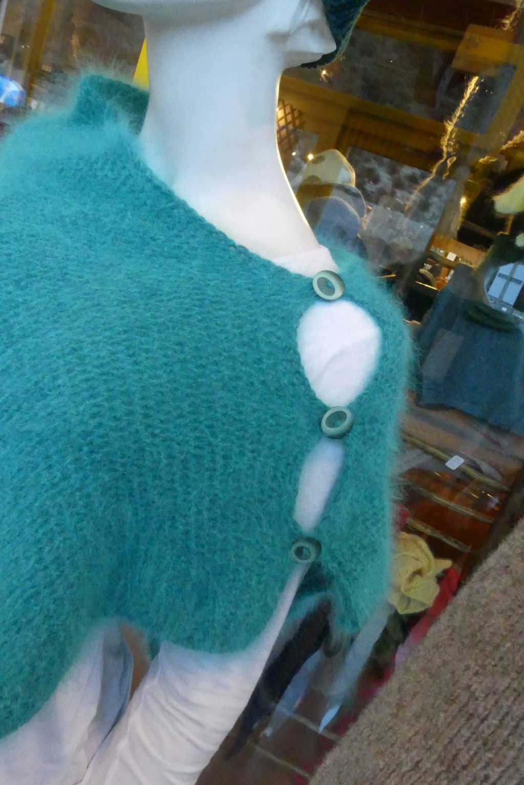 poncho angora 3 boutons douceur plus émeraude 2
