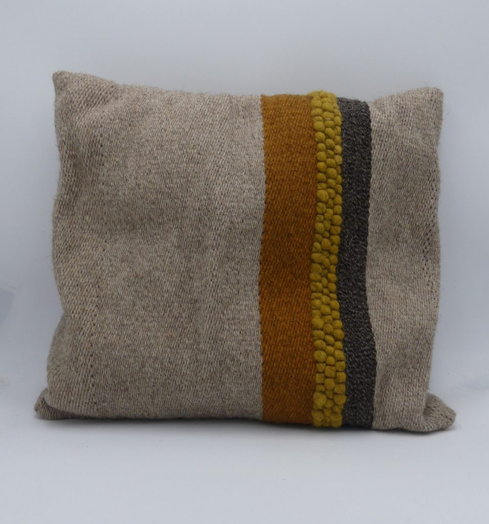 coussin en laine de bizet moyen terre