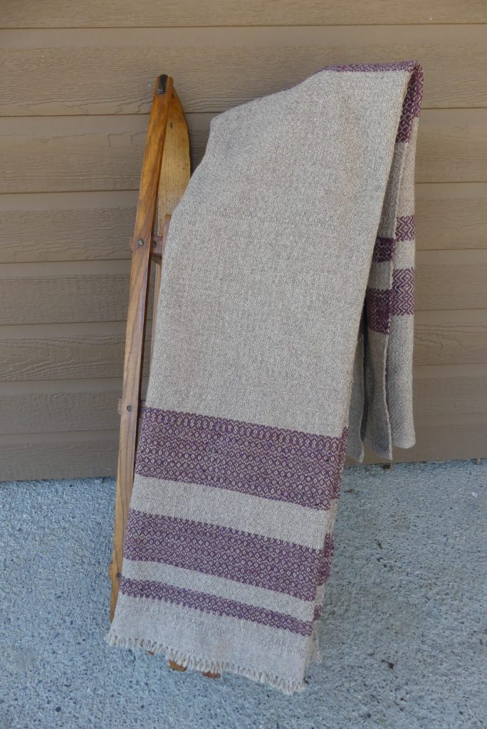 plaid tissé en laine de bizet violet