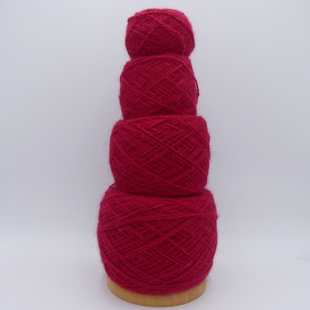 pelote de laine angora douceur plus rouge