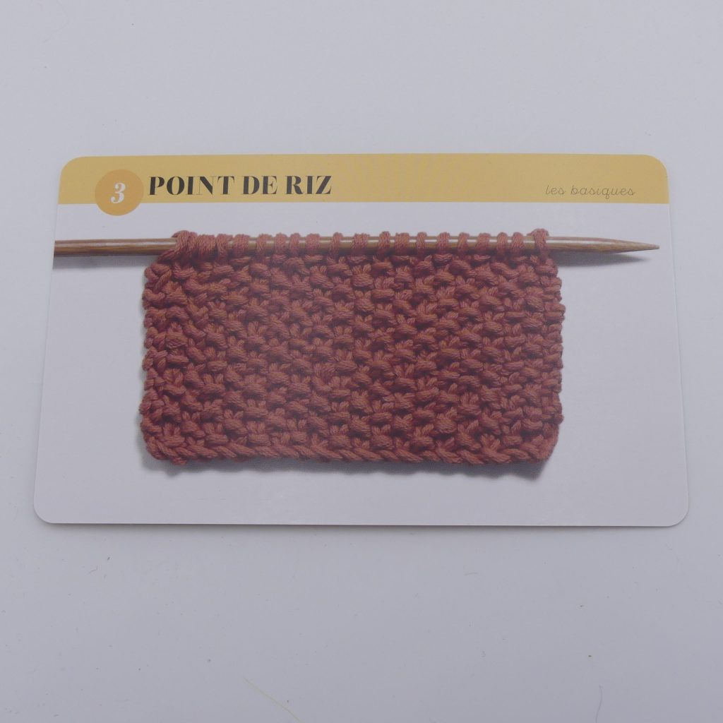 une carte point de riz au tricot